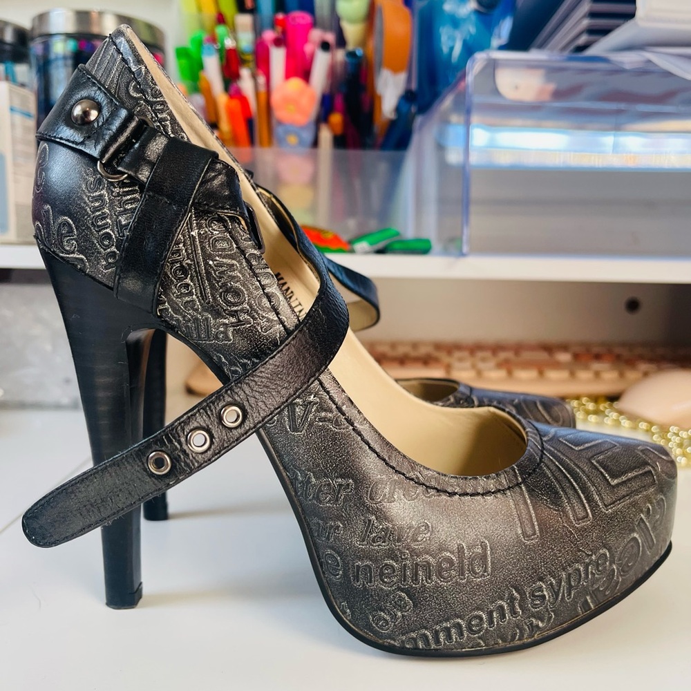 BAKERS MANNING PLATFORM HEELS size 7